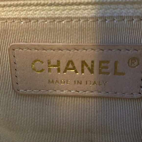 EXCELLENT CONDITION CHANEL CAVIAR CAMERA BAG - Picture 7 of 12